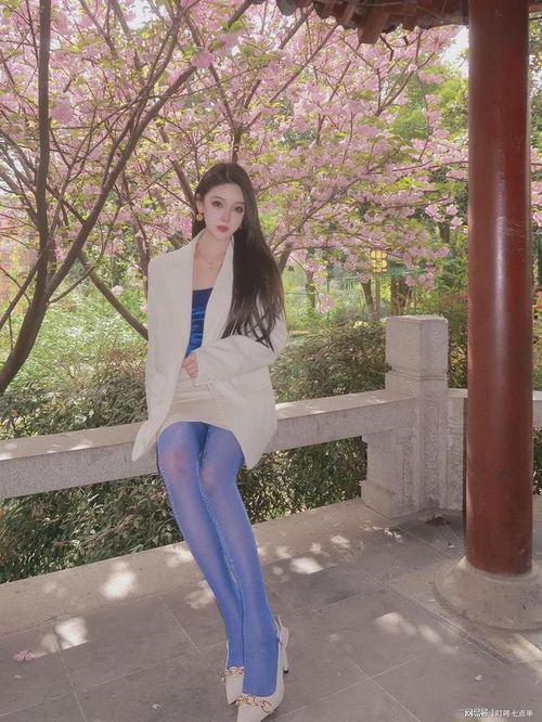 35岁女人丝袜生活照,35岁女性的优雅魅力瞬间