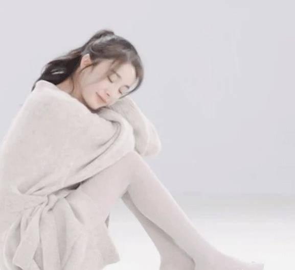 柔白色丝袜,优雅与时尚的完美融合