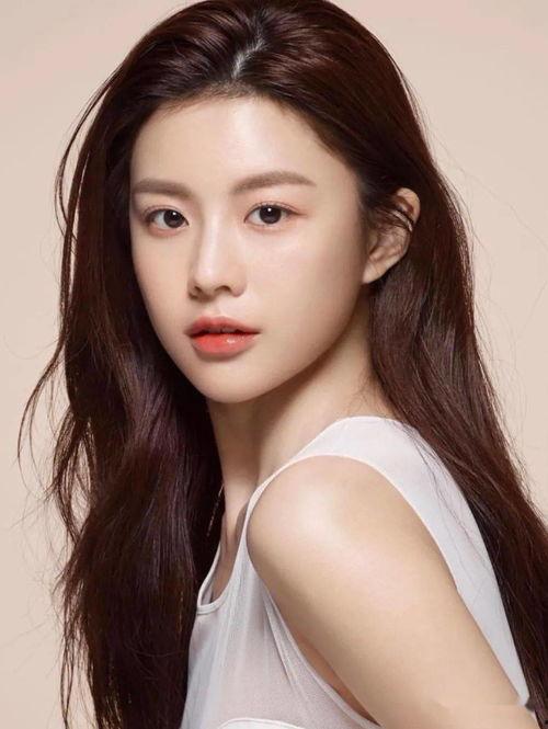 韩国女明星张英男,韩国娱乐圈的璀璨新星