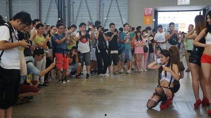 兔女郎丝袜翘臀图片,性感诱惑瞬间引爆视觉盛宴