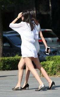 美女用丝袜拉屎