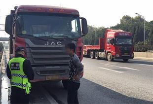 武汉交警爆料视频,惊险瞬间，街头行车安全警示录