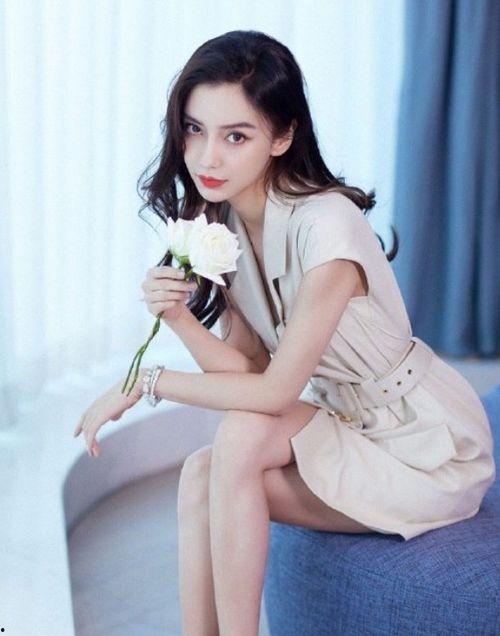 baby丝袜,Baby的时尚丝袜穿搭解析